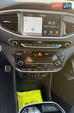 Хэтчбек Hyundai Ioniq 2018 в 