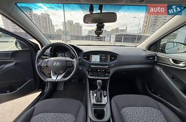 Хэтчбек Hyundai Ioniq 2018 в 