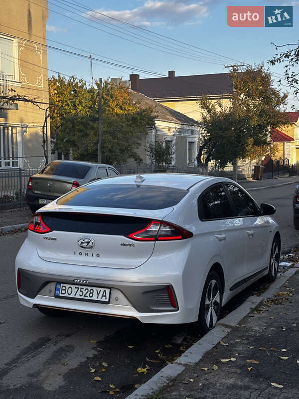 Хэтчбек Hyundai Ioniq 2017 в Тернополе