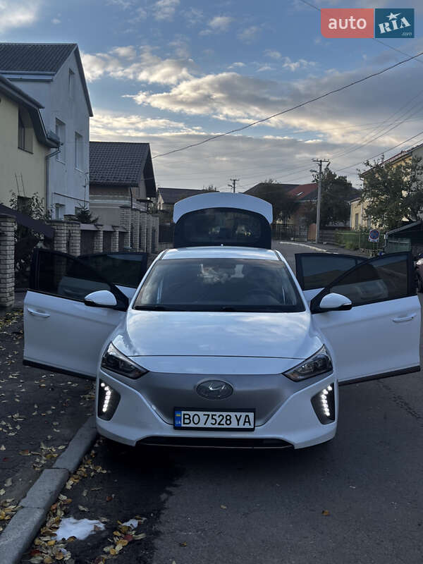 Хэтчбек Hyundai Ioniq 2017 в Тернополе
