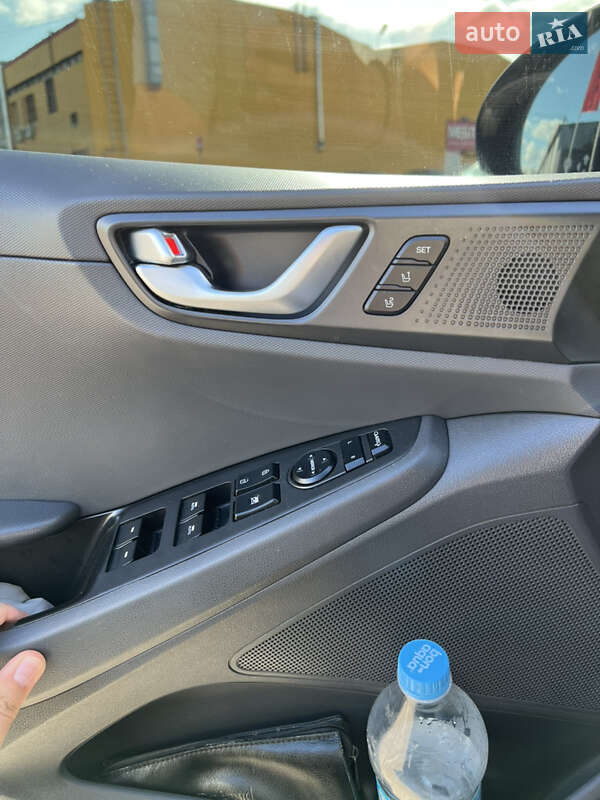 Хэтчбек Hyundai Ioniq 2016 в Житомире фото 9 Хэтчбек Hyundai Ioniq 2016 в Житомире