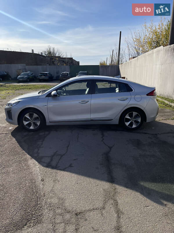 Хэтчбек Hyundai Ioniq 2018 в Житомире