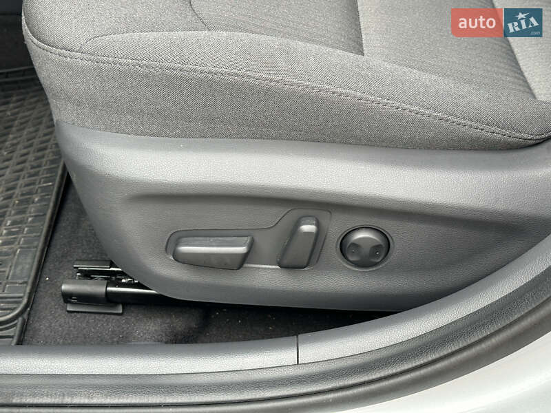 Лифтбек Hyundai Ioniq 2019 в Ковеле фото 55 Лифтбек Hyundai Ioniq 2019 в Ковеле