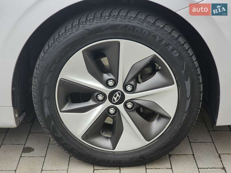 Лифтбек Hyundai Ioniq 2019 в Киеве