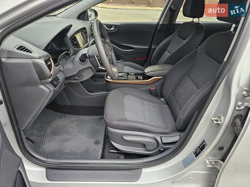 Лифтбек Hyundai Ioniq 2019 в Киеве