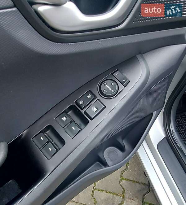 Лифтбек Hyundai Ioniq 2019 в Виннице фото 30 Лифтбек Hyundai Ioniq 2019 в Виннице