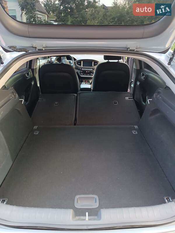 Хэтчбек Hyundai Ioniq 2016 в Киеве