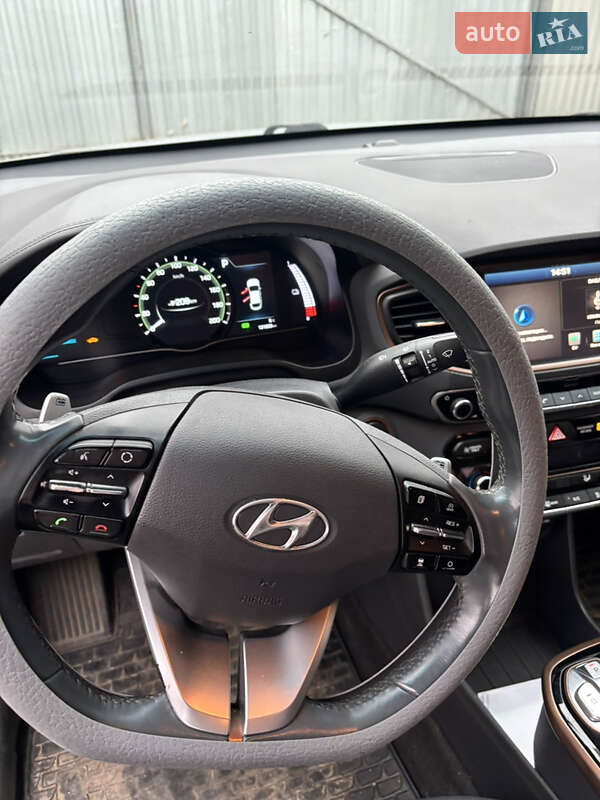 Хэтчбек Hyundai Ioniq 2017 в Полтаве