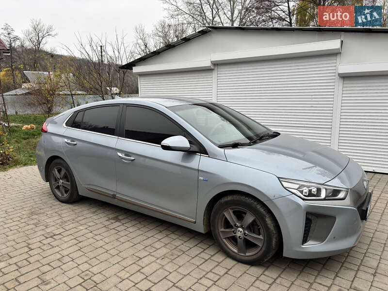 Хэтчбек Hyundai Ioniq 2017 в Полтаве