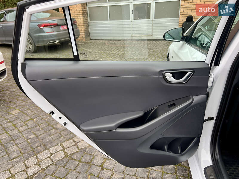 Лифтбек Hyundai Ioniq 2017 в Луцке