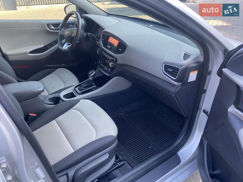 Хэтчбек Hyundai Ioniq 2017 в Ужгороде