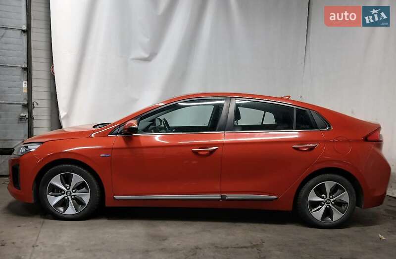 Хэтчбек Hyundai Ioniq 2018 в Ровно фото 3 Хэтчбек Hyundai Ioniq 2018 в Ровно