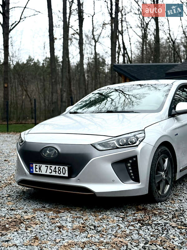 Лифтбек Hyundai Ioniq 2017 в Бродах фото 5 Лифтбек Hyundai Ioniq 2017 в Бродах