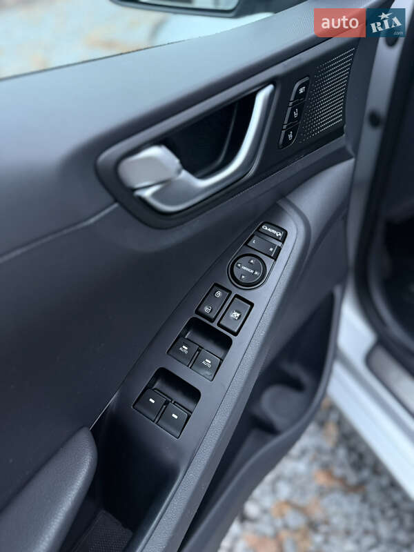 Лифтбек Hyundai Ioniq 2017 в Бродах фото 17 Лифтбек Hyundai Ioniq 2017 в Бродах