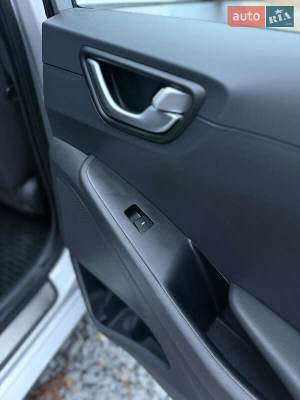 Лифтбек Hyundai Ioniq 2017 в Бродах фото 37 Лифтбек Hyundai Ioniq 2017 в Бродах