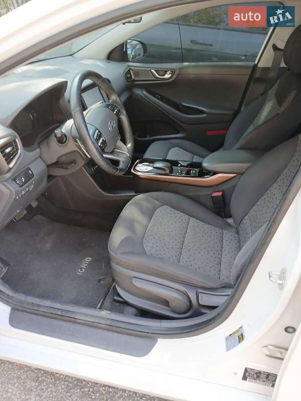 Хэтчбек Hyundai Ioniq 2017 в Ивано-Франковске