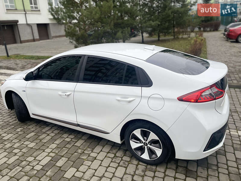 Хэтчбек Hyundai Ioniq 2017 в Ивано-Франковске