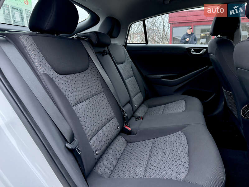 Хетчбек Hyundai Ioniq 2017 в Тернополі фото 10 Хетчбек Hyundai Ioniq 2017 в Тернополі
