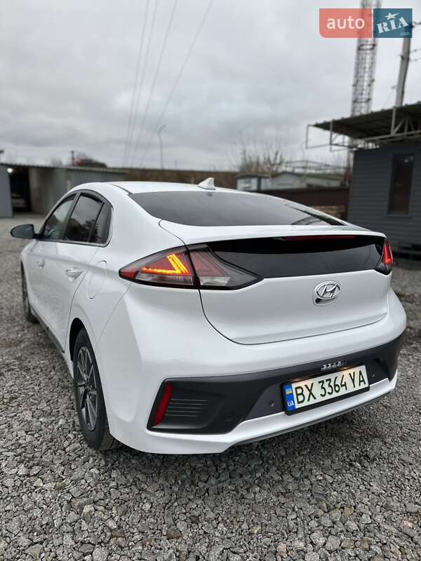 Хэтчбек Hyundai Ioniq 2019 в Староконстантинове