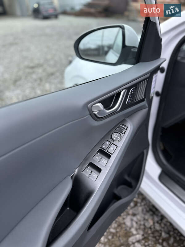 Хэтчбек Hyundai Ioniq 2019 в Староконстантинове