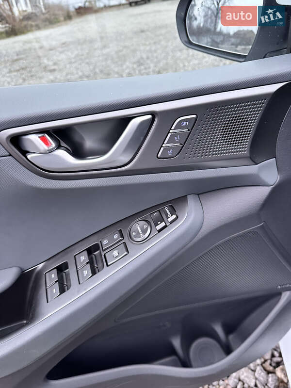 Хэтчбек Hyundai Ioniq 2019 в Староконстантинове