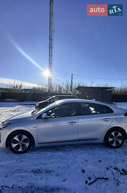 Хэтчбек Hyundai Ioniq 2018 в Староконстантинове