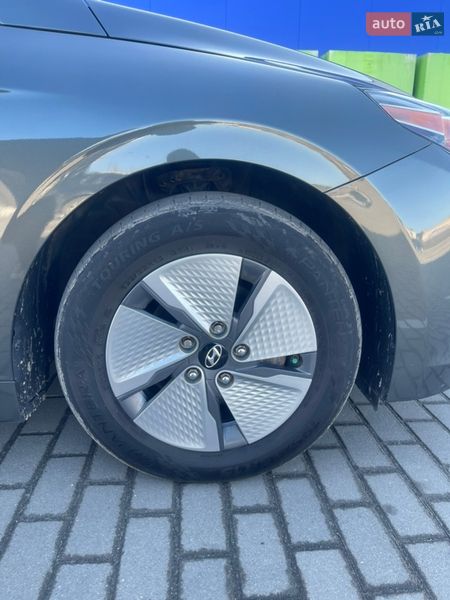 Лифтбек Hyundai Ioniq 2021 в Киеве