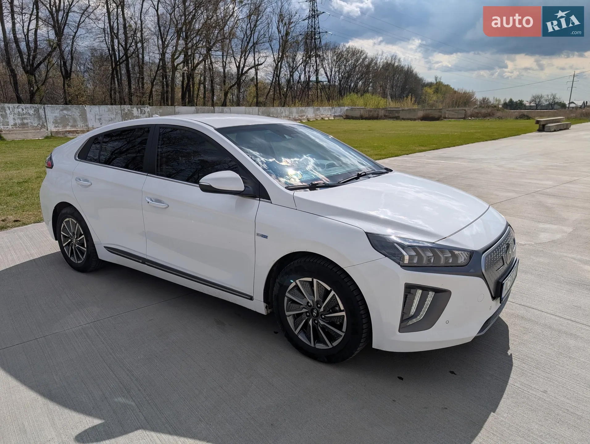 Hyundai Ioniq 2019 VIN KMHC851JFLU053455 фото оголошення 4 з 17