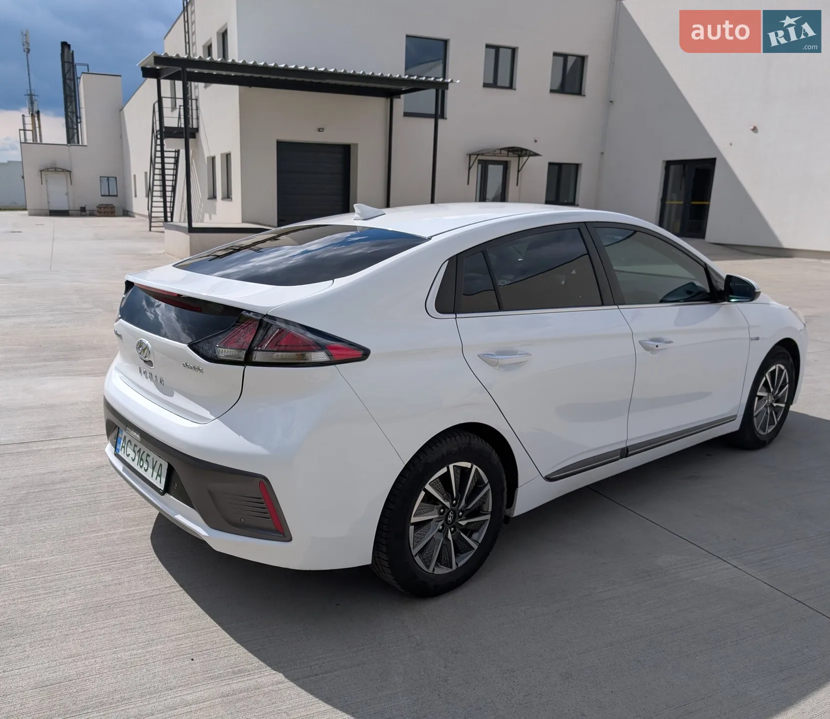 Hyundai Ioniq 2019 VIN KMHC851JFLU053455 фото оголошення 6 з 17