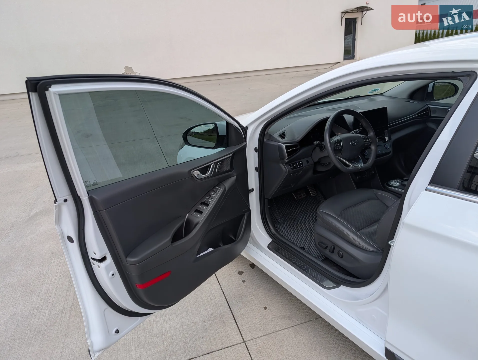 Hyundai Ioniq 2019 VIN KMHC851JFLU053455 фото оголошення 10 з 17