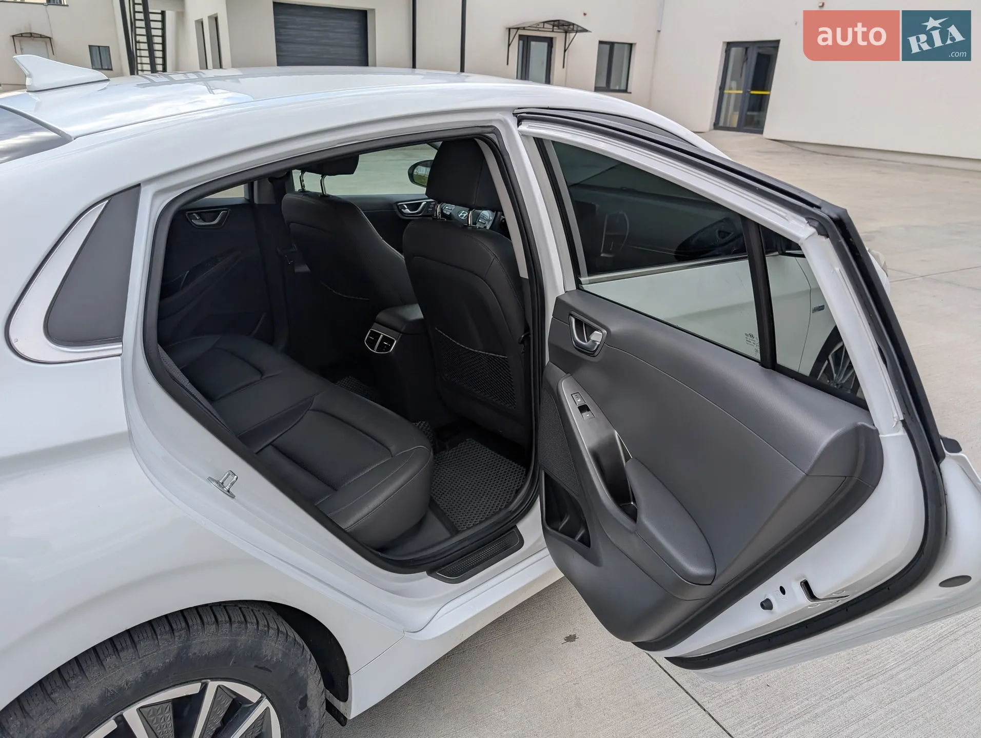 Hyundai Ioniq 2019 VIN KMHC851JFLU053455 фото оголошення 11 з 17