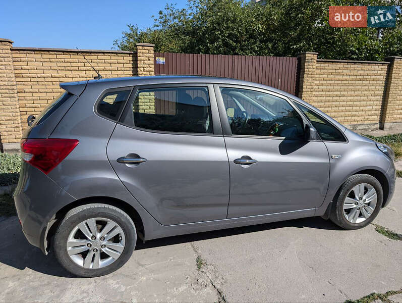 Хетчбек Hyundai ix20 2015 в Києві