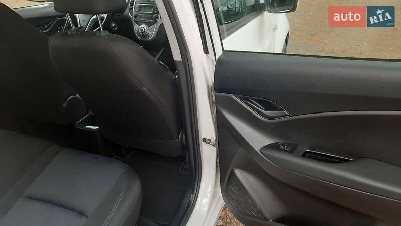 Хетчбек Hyundai ix20 2013 в Житомирі фото 30 Хетчбек Hyundai ix20 2013 в Житомирі
