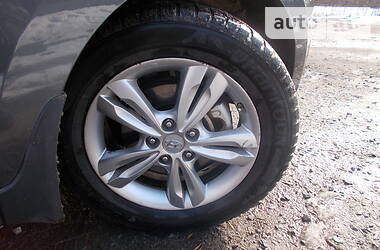 Позашляховик / Кросовер Hyundai ix35 2011 в 