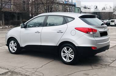 Позашляховик / Кросовер Hyundai ix35 2012 в 