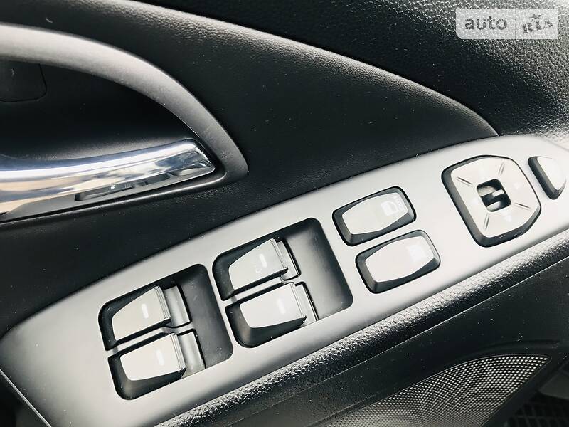 Внедорожник / Кроссовер Hyundai ix35 2012 в Каменском