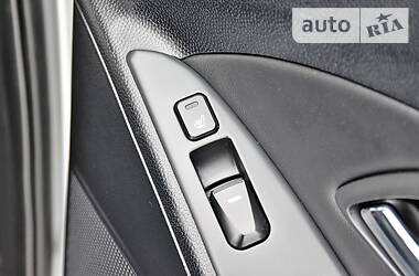 Позашляховик / Кросовер Hyundai ix35 2011 в 