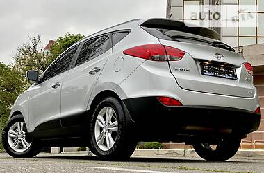 Позашляховик / Кросовер Hyundai ix35 2012 в 