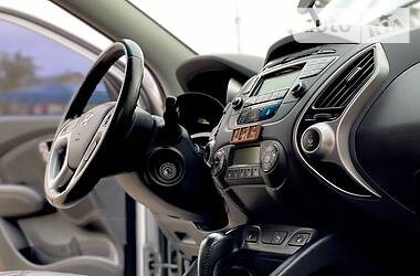 Позашляховик / Кросовер Hyundai ix35 2012 в 