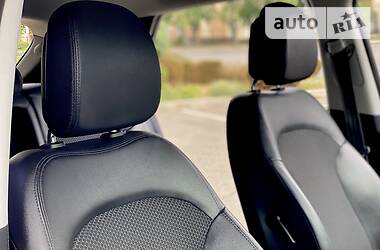 Позашляховик / Кросовер Hyundai ix35 2012 в 