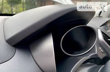 Позашляховик / Кросовер Hyundai ix35 2012 в 