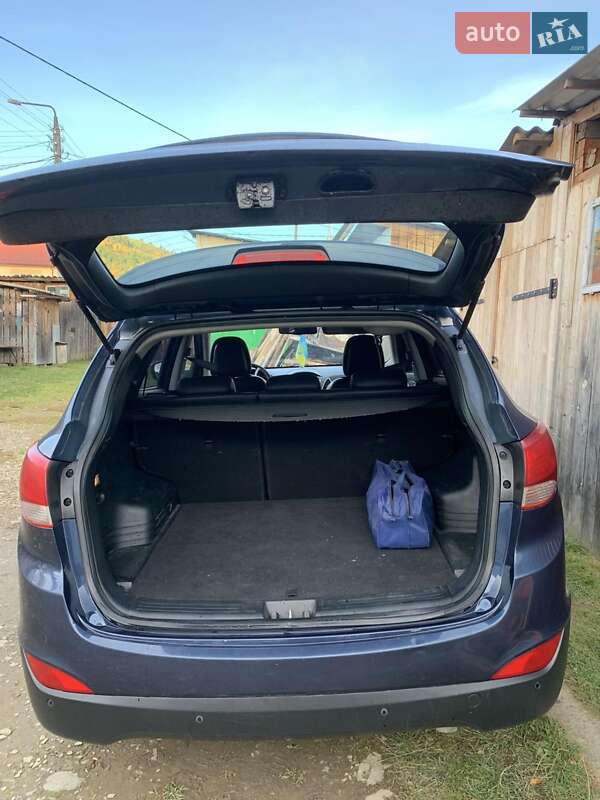 Позашляховик / Кросовер Hyundai ix35 2010 в Путилі
