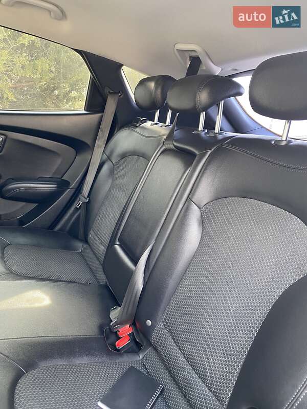 Позашляховик / Кросовер Hyundai ix35 2010 в Полтаві