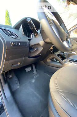 Внедорожник / Кроссовер Hyundai ix35 2011 в 