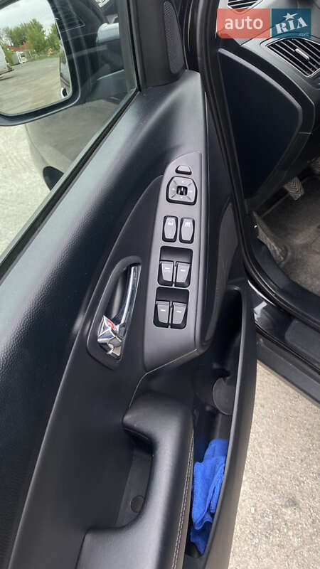 Позашляховик / Кросовер Hyundai ix35 2010 в Рівному