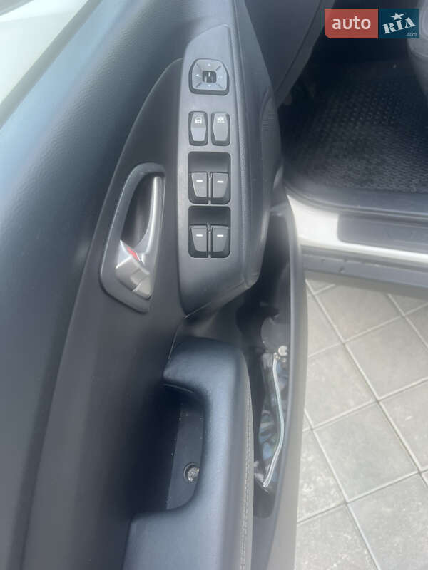 Позашляховик / Кросовер Hyundai ix35 2011 в Івано-Франківську