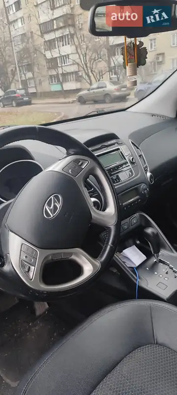 Позашляховик / Кросовер Hyundai ix35 2013 в 