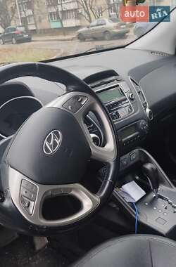 Внедорожник / Кроссовер Hyundai ix35 2013 в 