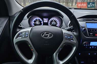 Позашляховик / Кросовер Hyundai ix35 2011 в 