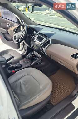 Внедорожник / Кроссовер Hyundai ix35 2011 в 